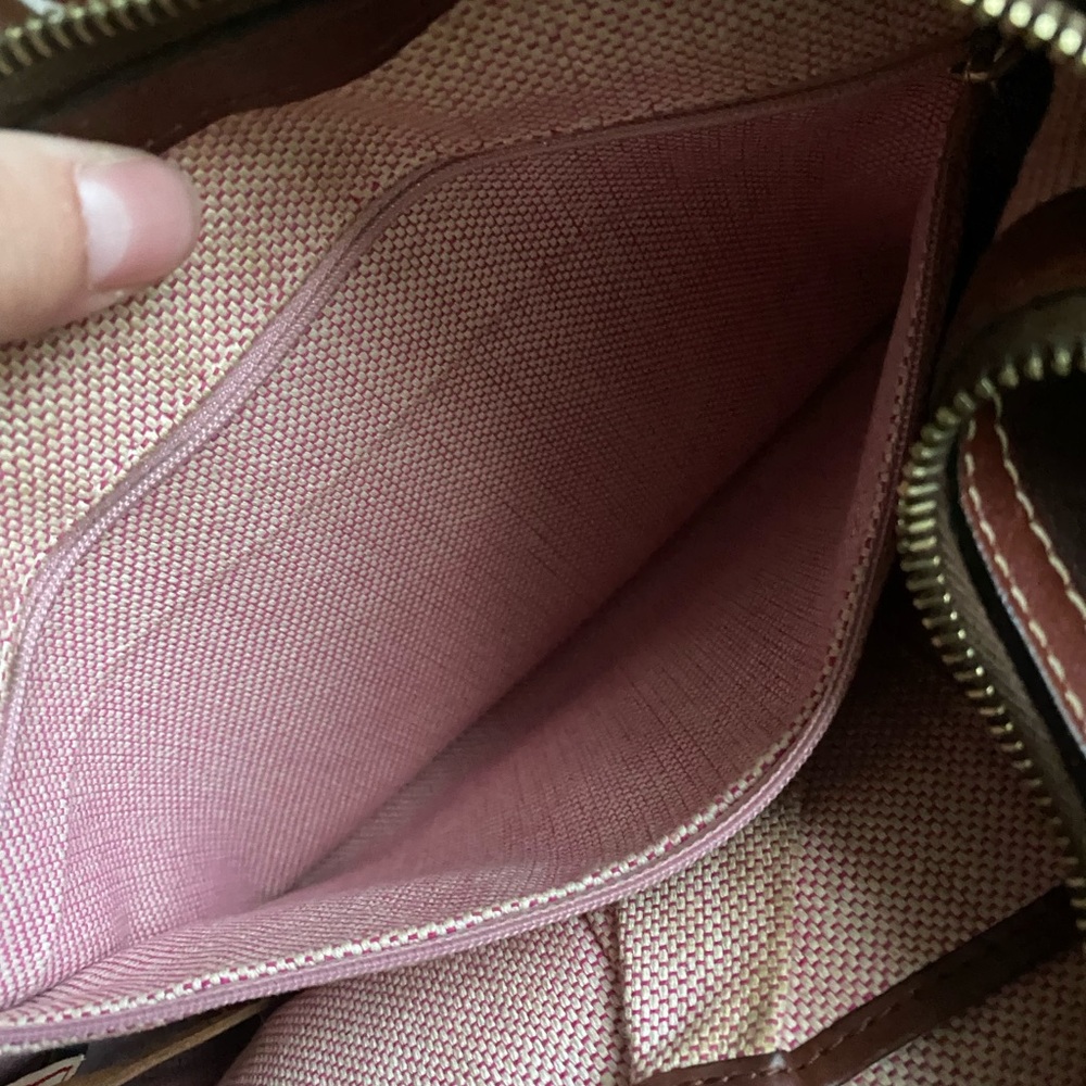 GIVVY DEC 31 Like new Amber Dooney & Bourke Medium Stretch Slouched Shoulder Bag - Picture 10 of 11